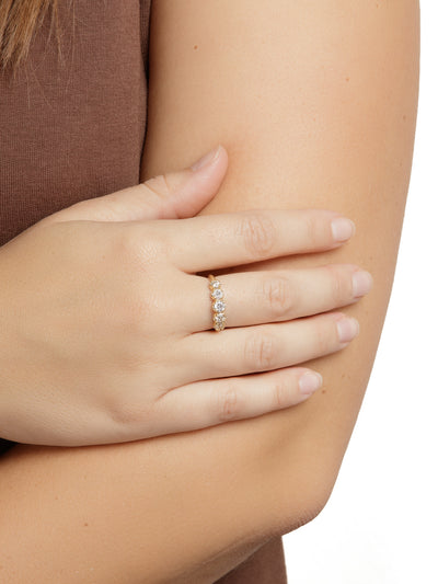 Graduated Diamond Yellow Gold Ring