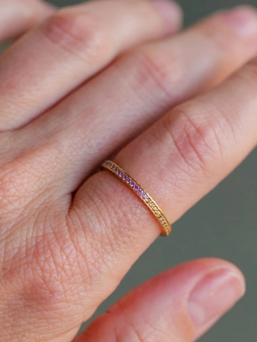 Rainbow Sapphire Scallop Rose Gold Band